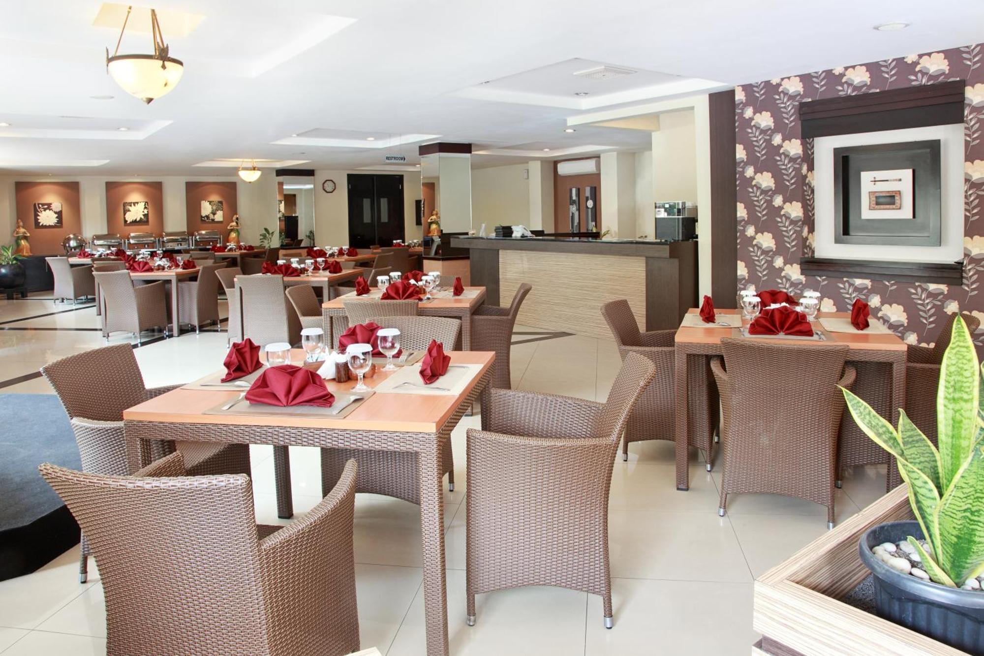 Regantris Malioboro Hotel Джокякарта Екстериор снимка